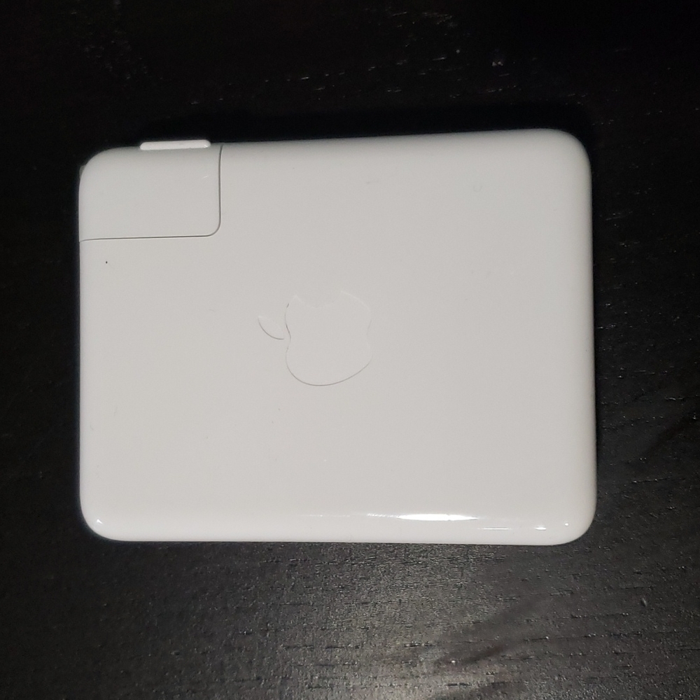 140W USB-C Power Adapter (Apple)